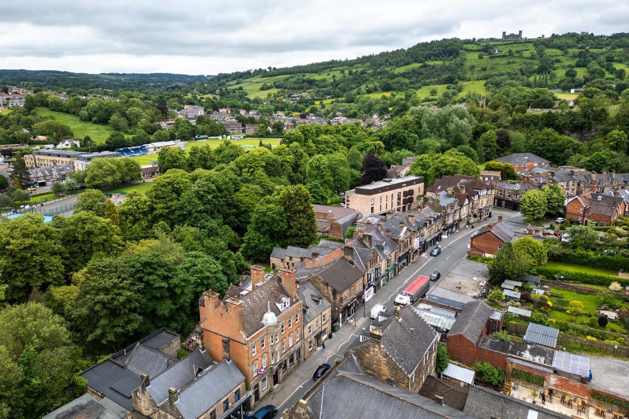 Spacious Retreat With River Views Near Peak District Matlock  Exterior foto